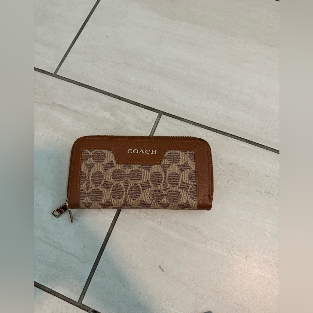 COACH WALLET - BRAND NEW